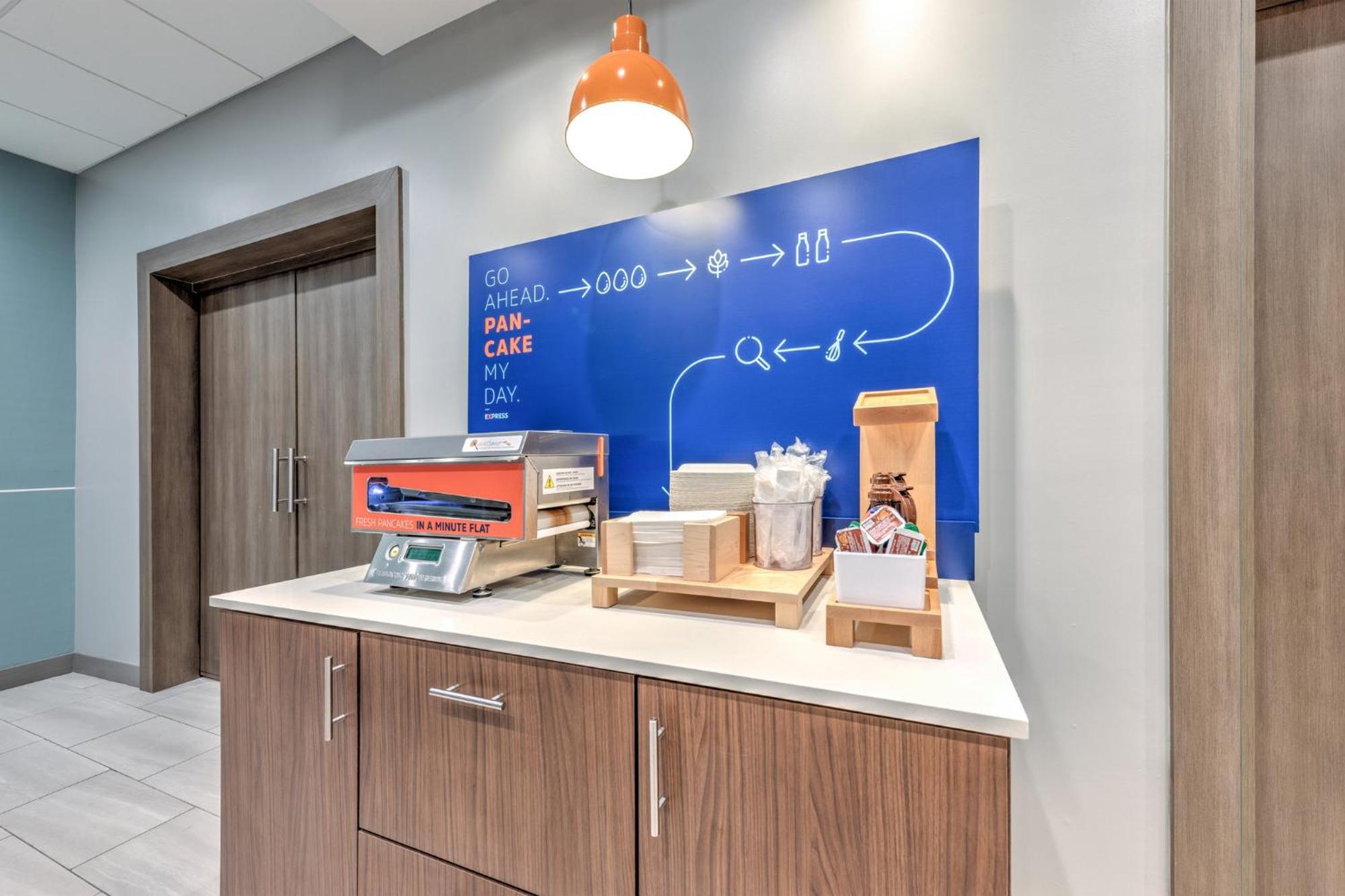Holiday Inn Express & Suites Austin Airport East By Ihg Esterno foto