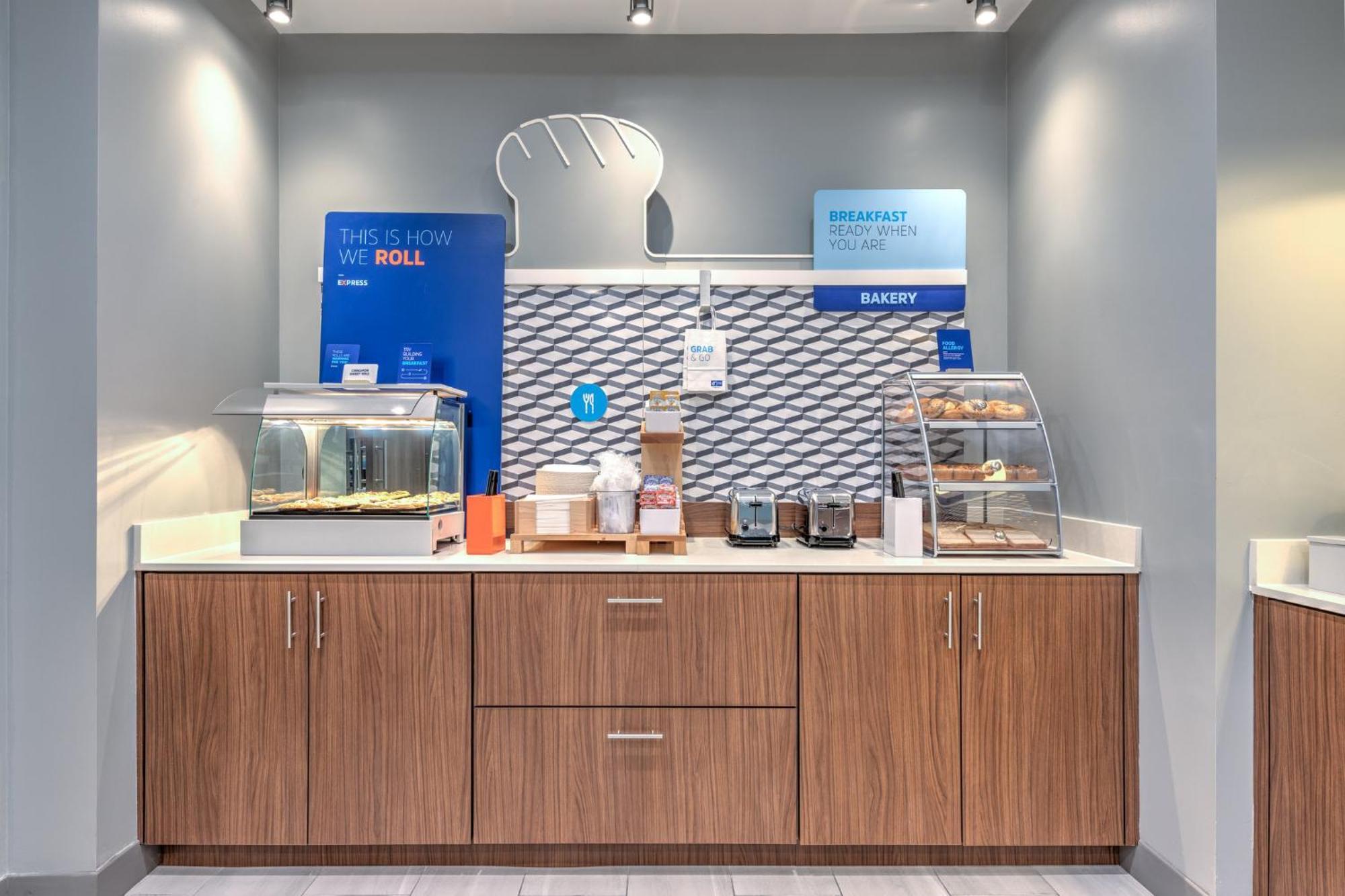 Holiday Inn Express & Suites Austin Airport East By Ihg Esterno foto