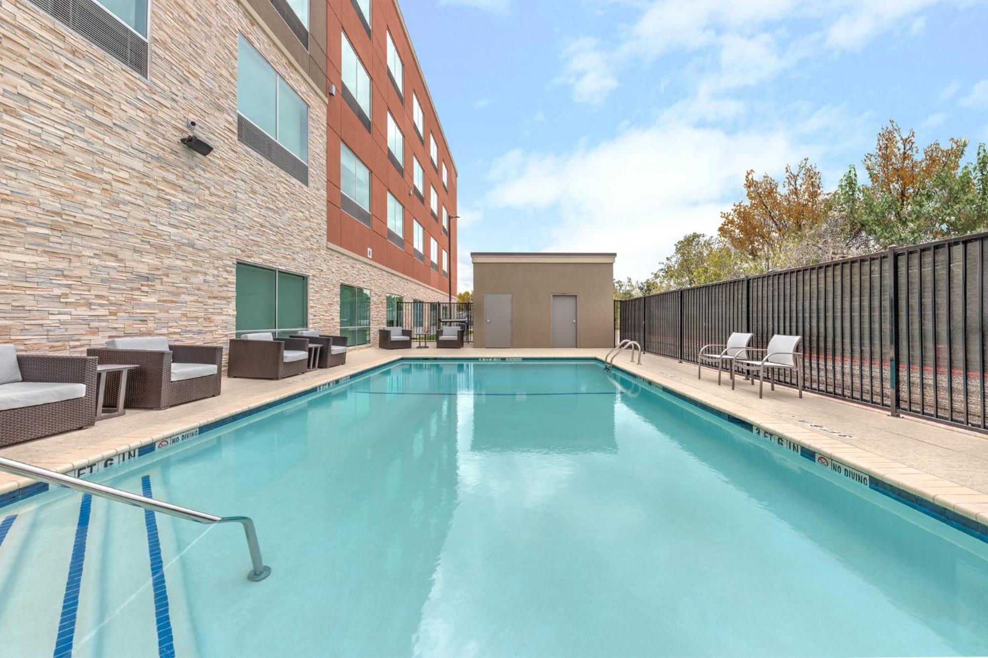 Holiday Inn Express & Suites Austin Airport East By Ihg Esterno foto