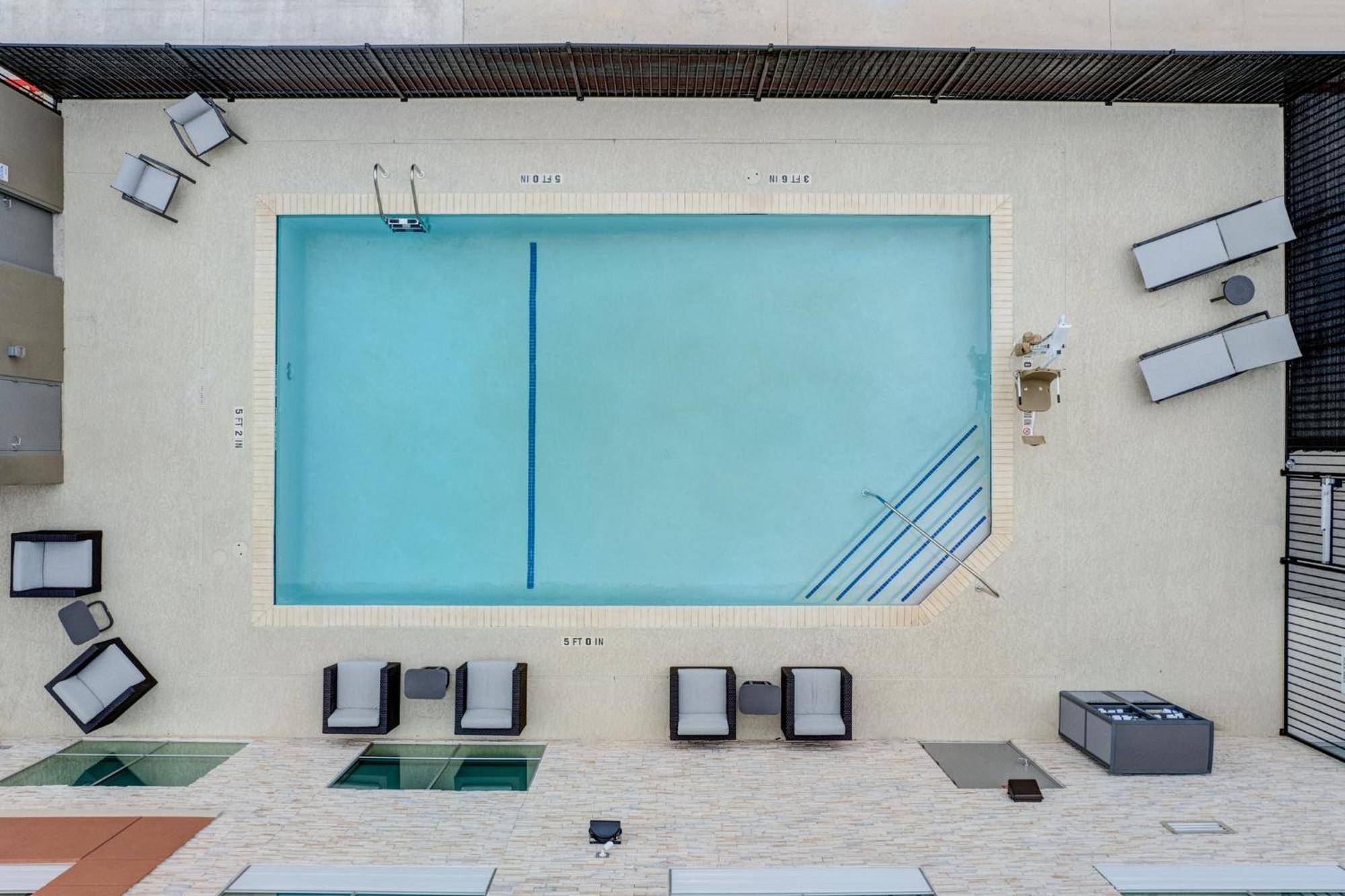 Holiday Inn Express & Suites Austin Airport East By Ihg Esterno foto