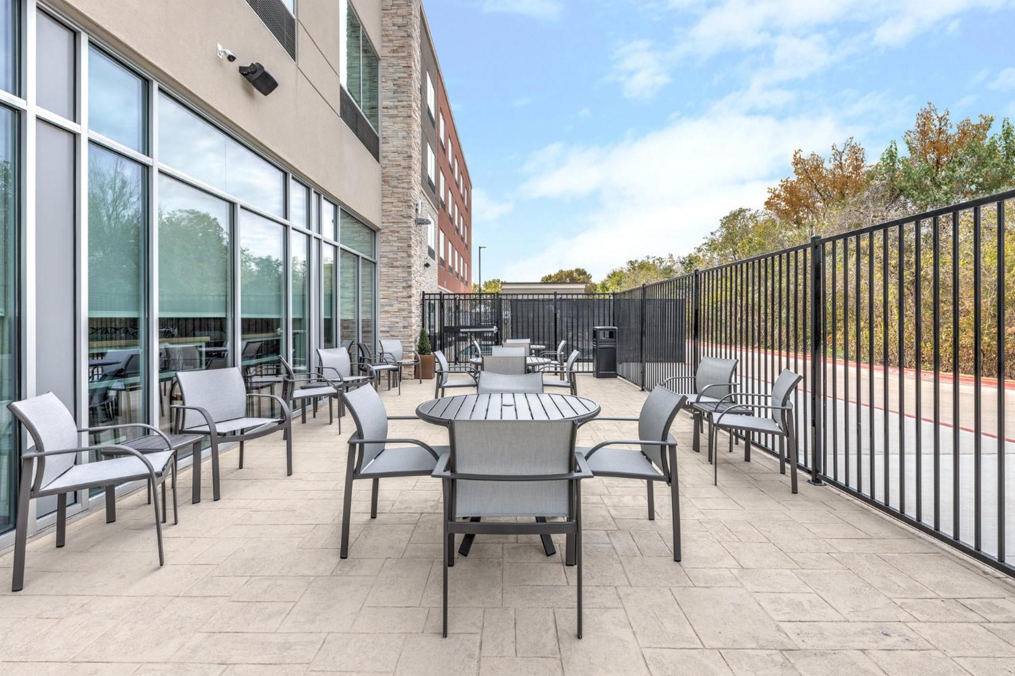 Holiday Inn Express & Suites Austin Airport East By Ihg Esterno foto