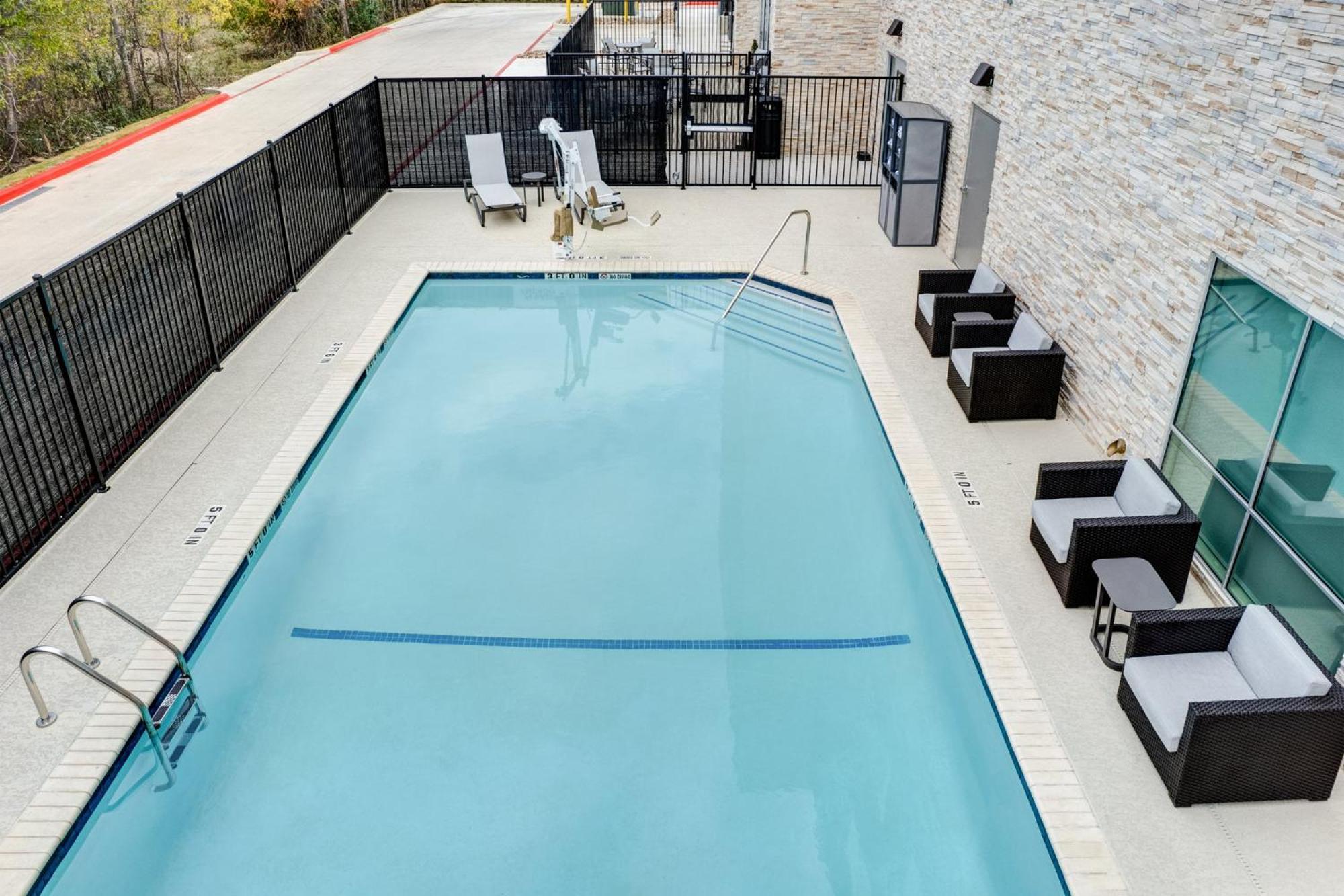 Holiday Inn Express & Suites Austin Airport East By Ihg Esterno foto