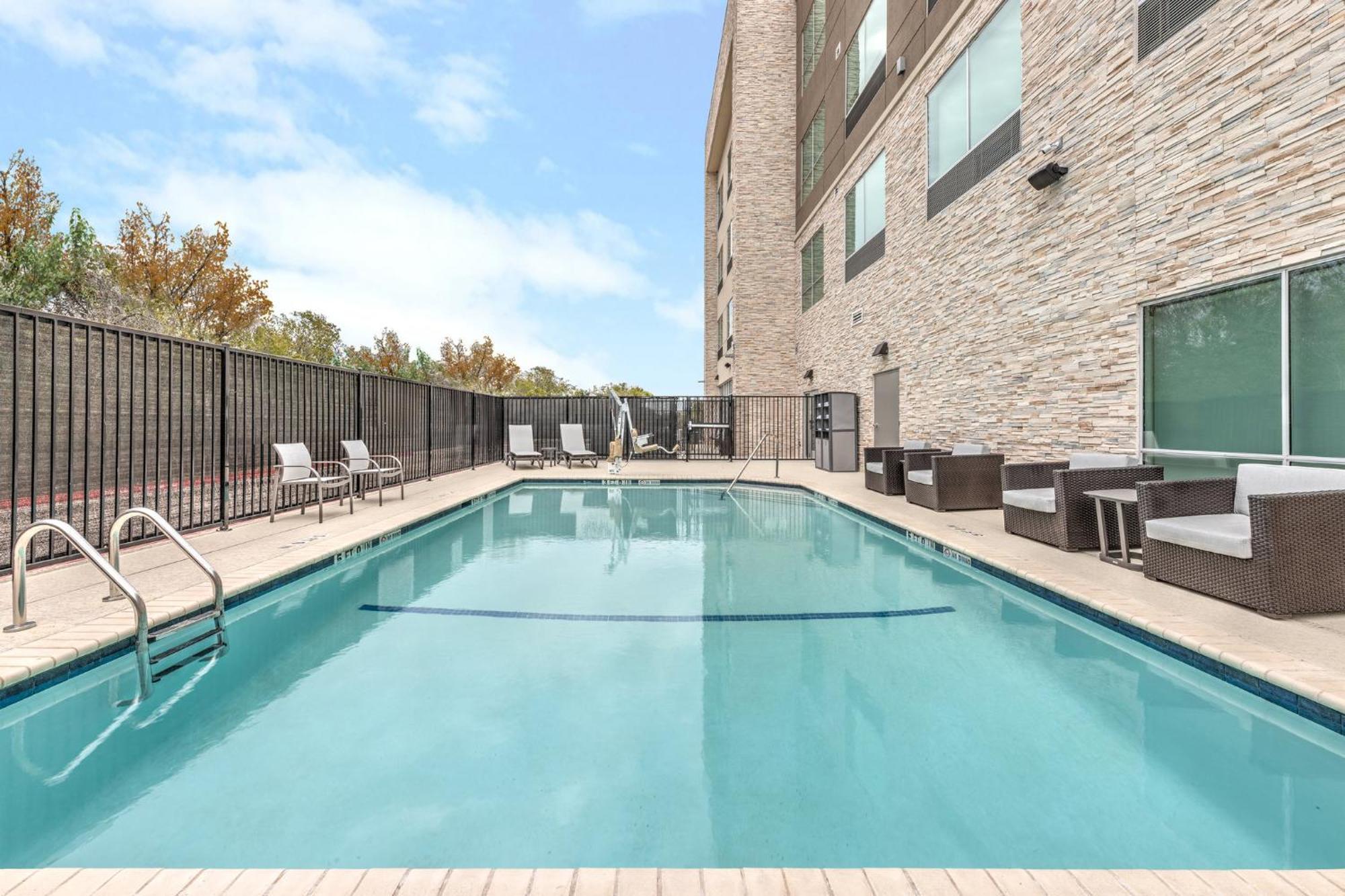 Holiday Inn Express & Suites Austin Airport East By Ihg Esterno foto