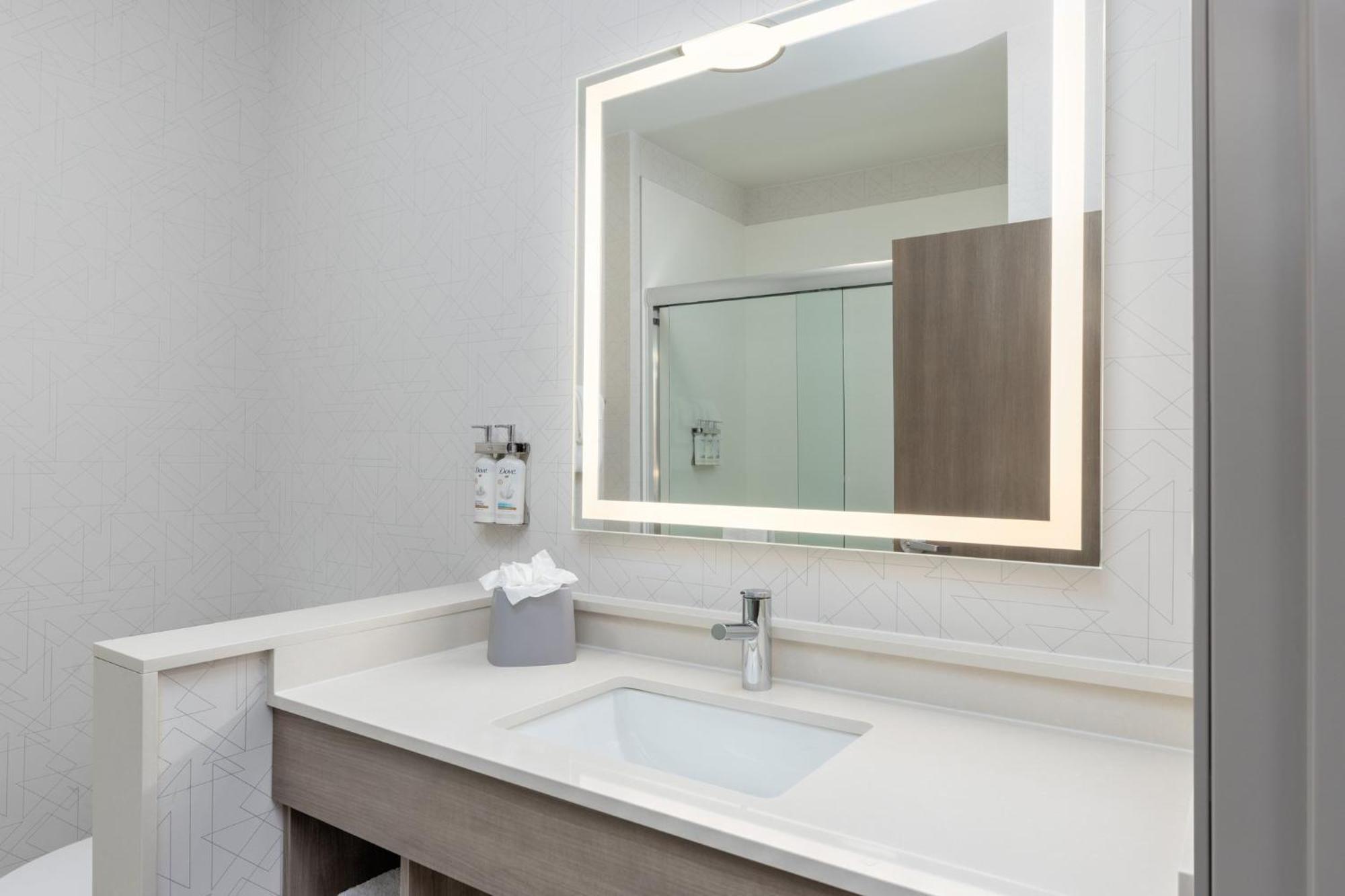 Holiday Inn Express & Suites Austin Airport East By Ihg Esterno foto